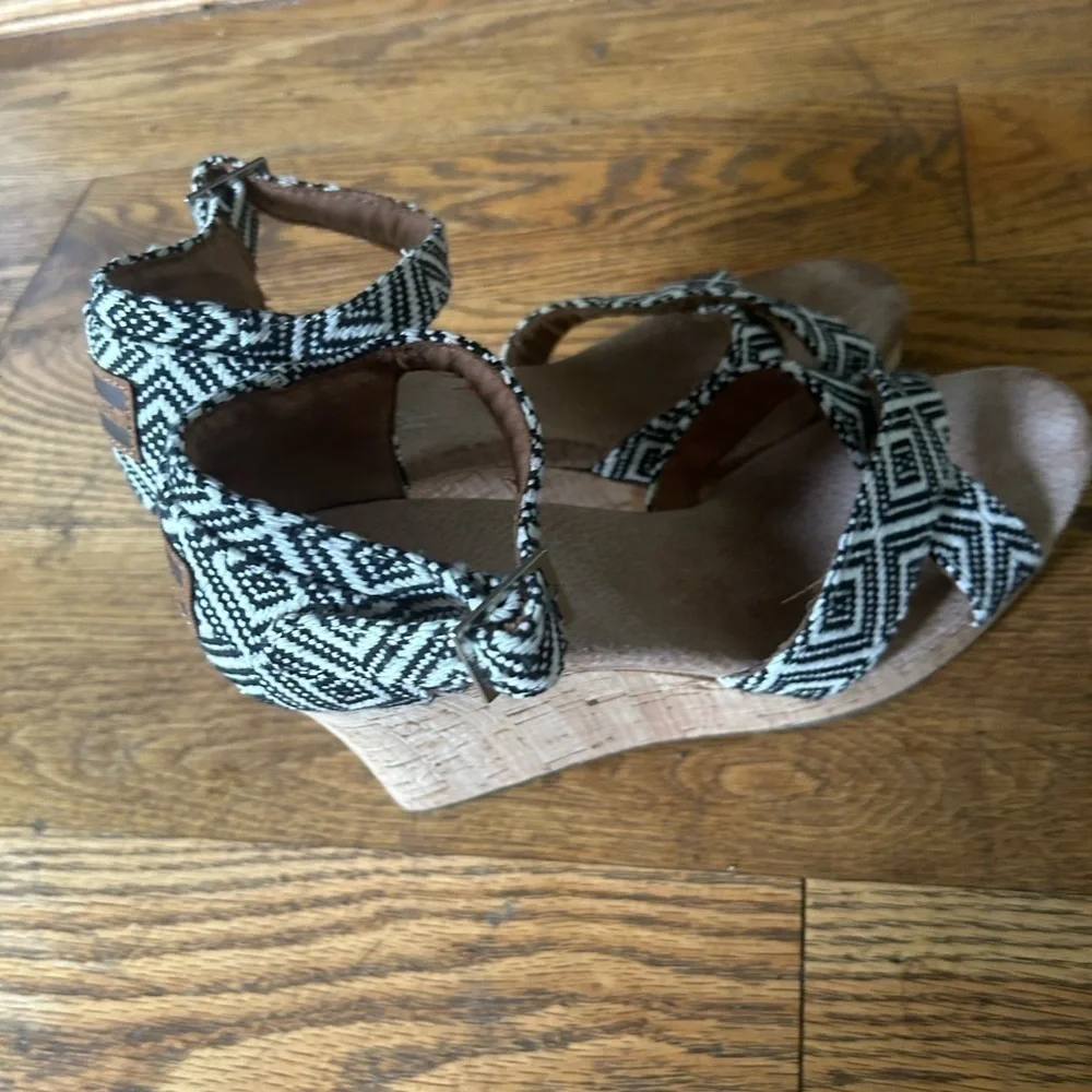 Toms night ankle